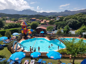 piscina en la naturaleza Camping Ribadesella