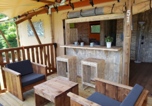 Terraza en tienda safari