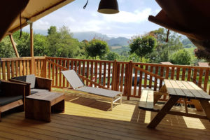 Terraza en tienda safari